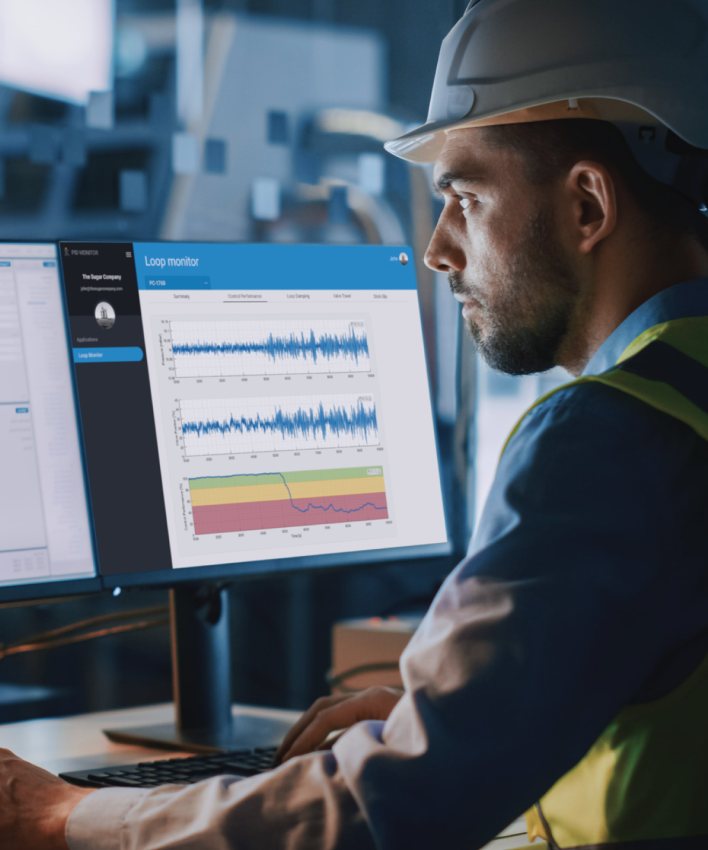 Operator in een controlekamer met de DotX PID Monitor op het scherm